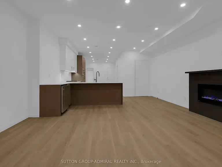 647 College St #102 — Photo 19