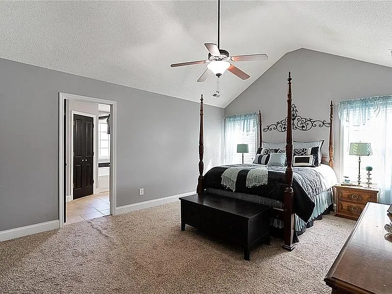 91 Round Rock Cir NE — Photo 3