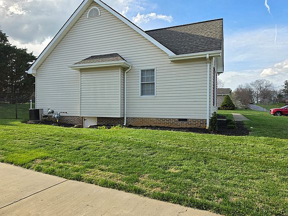 3rd image of 212 Chatham Rd