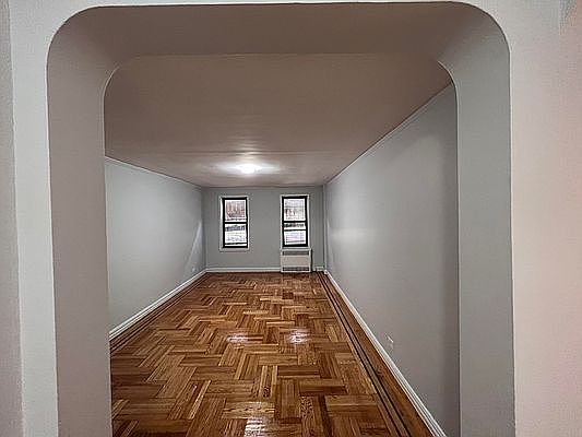 5th image of 729 W 186th St #1L