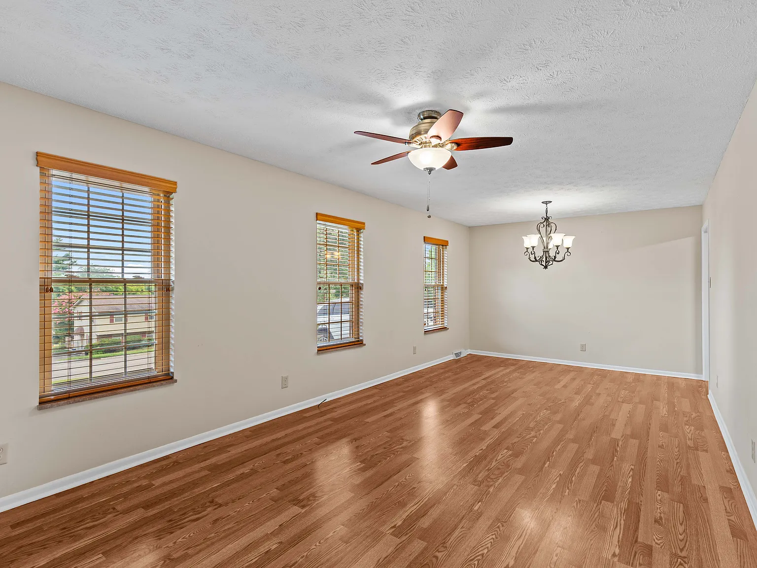 3 bed, 1440 sqft, $2,500 — Photo 3