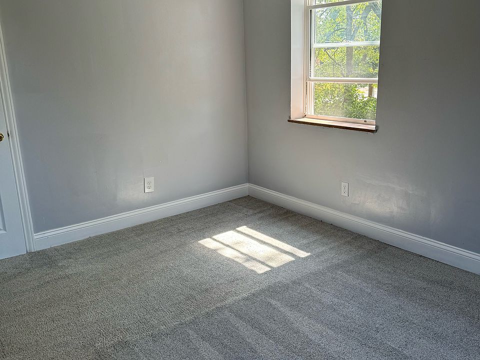 1st image of 27 Shirley Dr