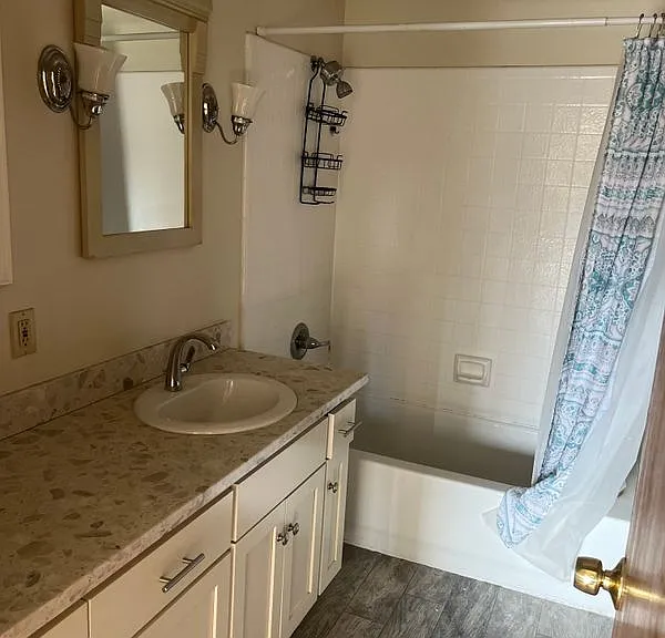 33 Atlas Ave #13 — Photo 4