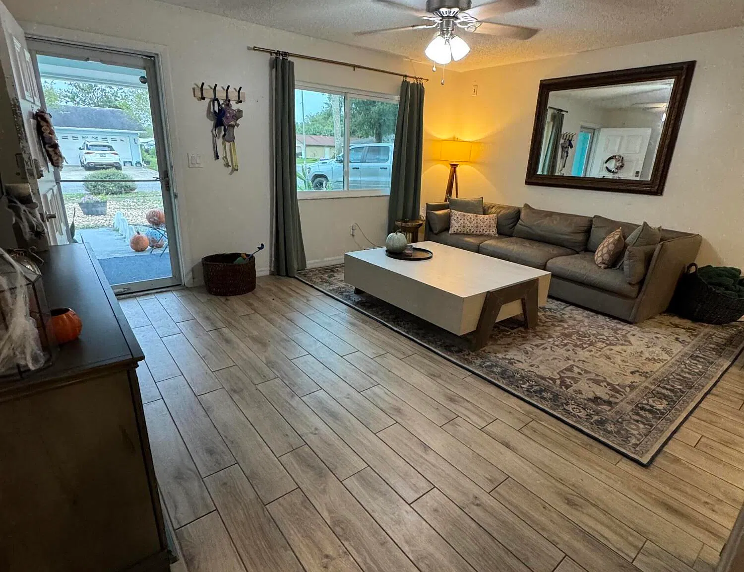 3 bed, 2.0 bath, 1267 sqft, $2,400 — Photo 2