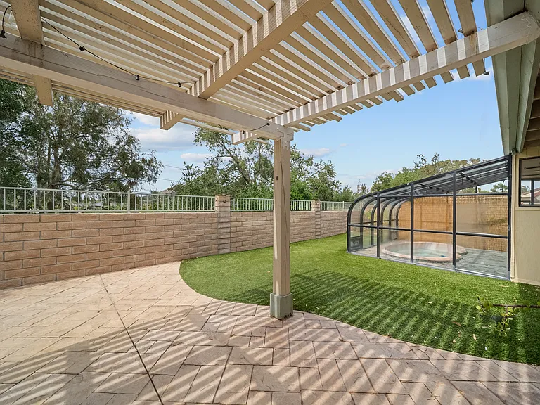 561 Walter Ave — Photo 4
