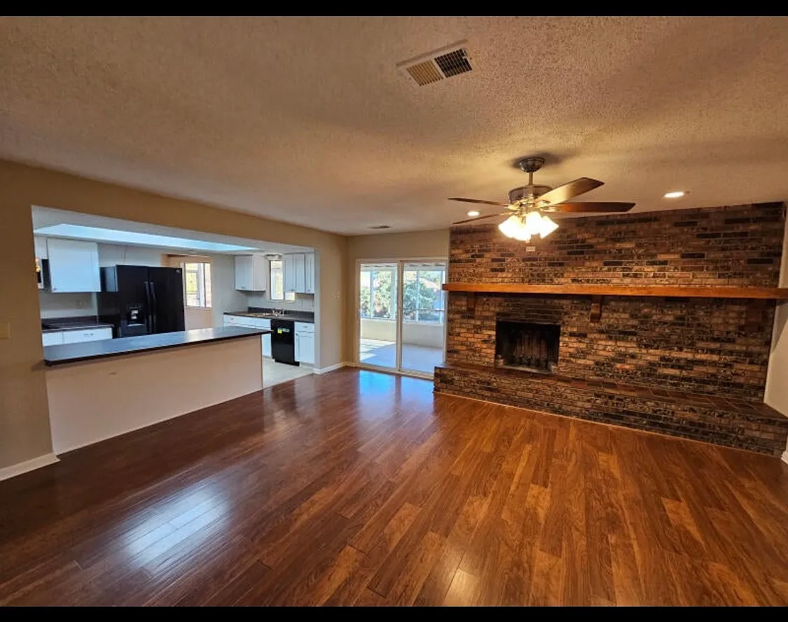 3504 34th Cir SE — Photo 2