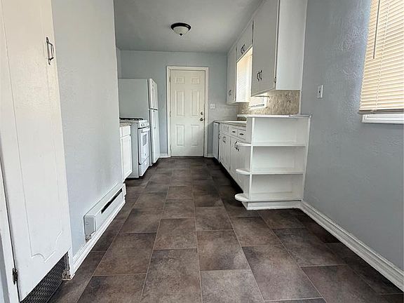 4th image of 1441 Maple Dr