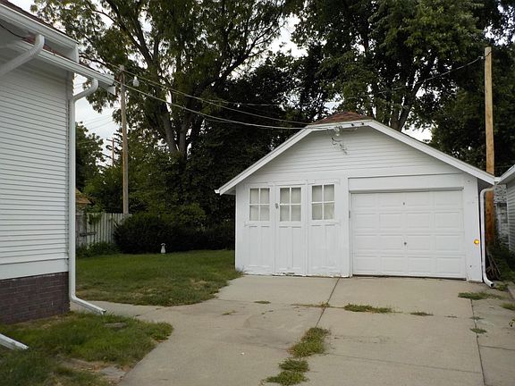 Detached Garage with Auto Door opener and Work Shop