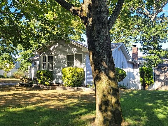 3rd image of 71 Duncan Ave