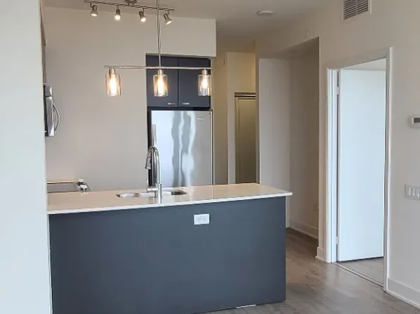 30 Roehampton Ave #2907, Toronto, ON M4P 0B9