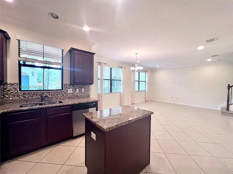 3381 NW 125th Ave — Photo 4