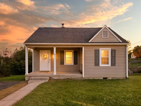 4 Lee Hy Ct, Christiansburg, VA 24073