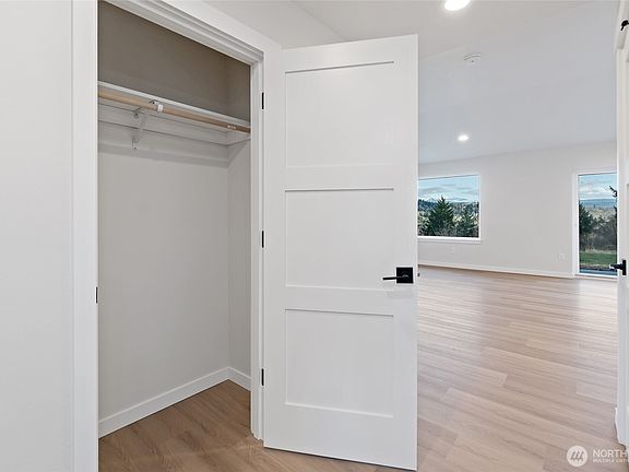 5th image of 22130 133rd Street E