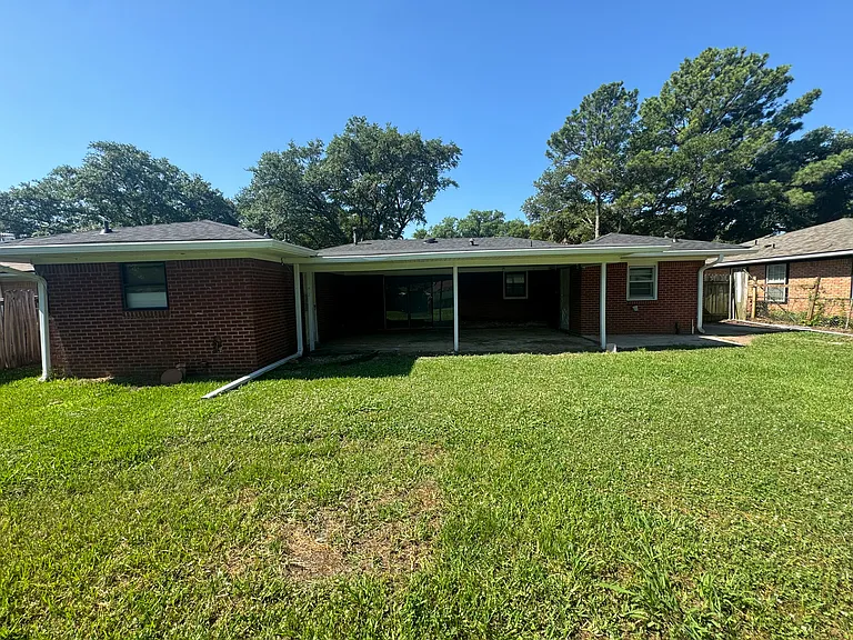 2613 Plantation Dr — Photo 16