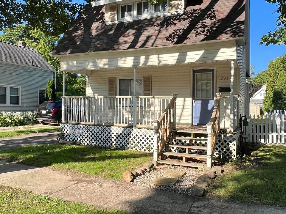 1st image of 741 N Park St