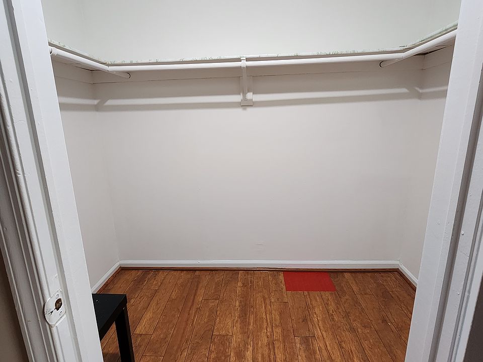 walkin closet