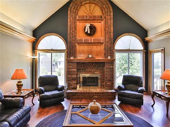 2nd image of 2392 NW Summerfield Dr