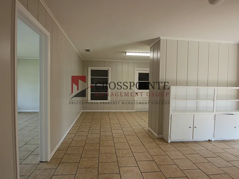1712 Redbud Ave — Photo 8