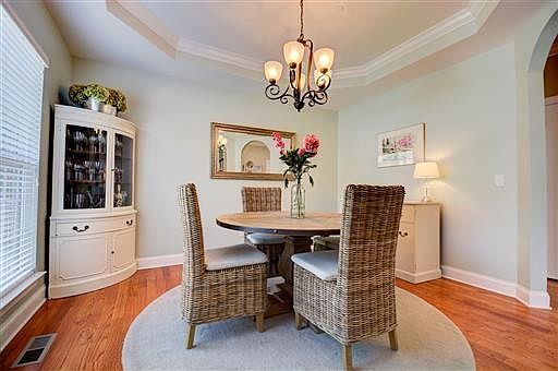 5th image of 616 Nevins Pl