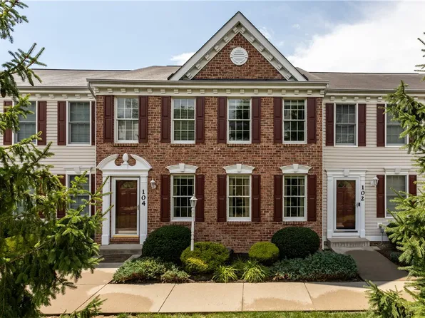 104 Castleview Dr, Mc Kees Rocks, PA 15136