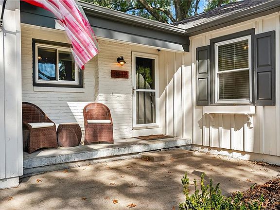 3rd image of 3812 W 52nd Pl