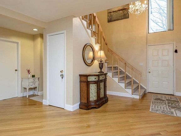 4th image of 42 Wimbledon Dr