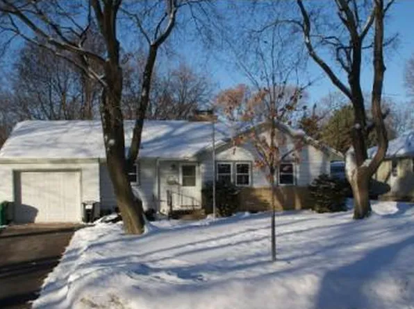 626 W Park Valley Dr, Hopkins, MN 55343