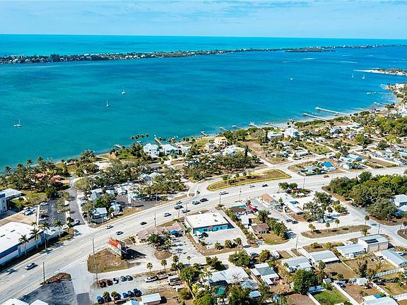 5th image of 800 S McCall Rd