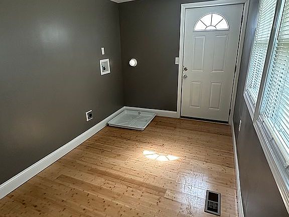 3rd image of 226 Devonia Ave