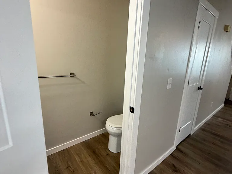 1530 Hawk Cir #D — Photo 8