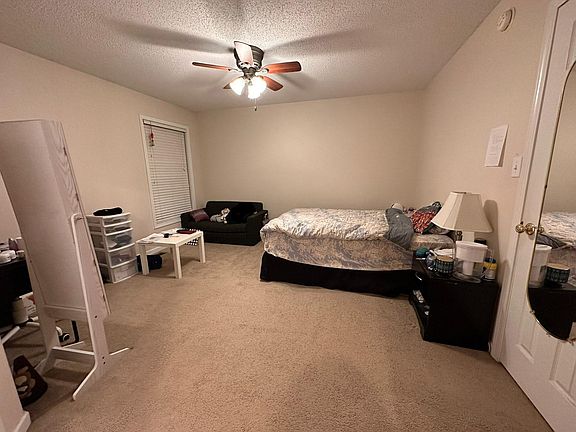 3rd image of 3409 S Oaklawn Cir