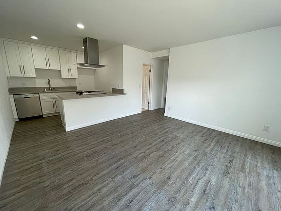 5th image of 1808 Mackay Ln APT 6