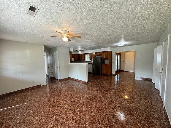 4th image of 810 SE G St
