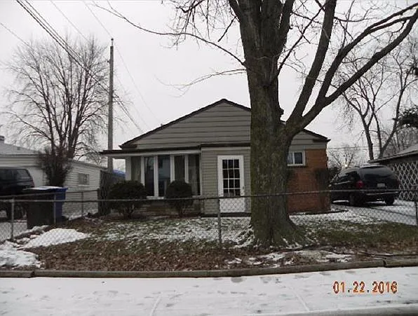 8339 S Kenton Ave photo 1