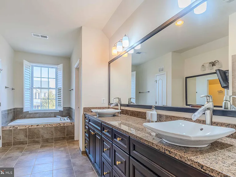 15316 Admiral Baker Cir — Photo 79
