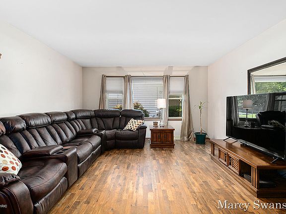 4th image of 5637 Loftwood Dr SE