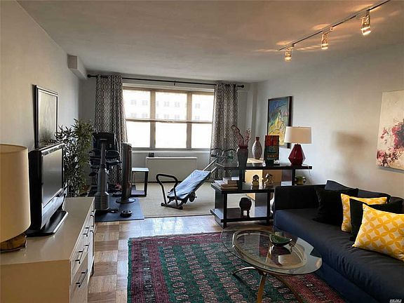 3rd image of 12510 Queens Blvd APT 610
