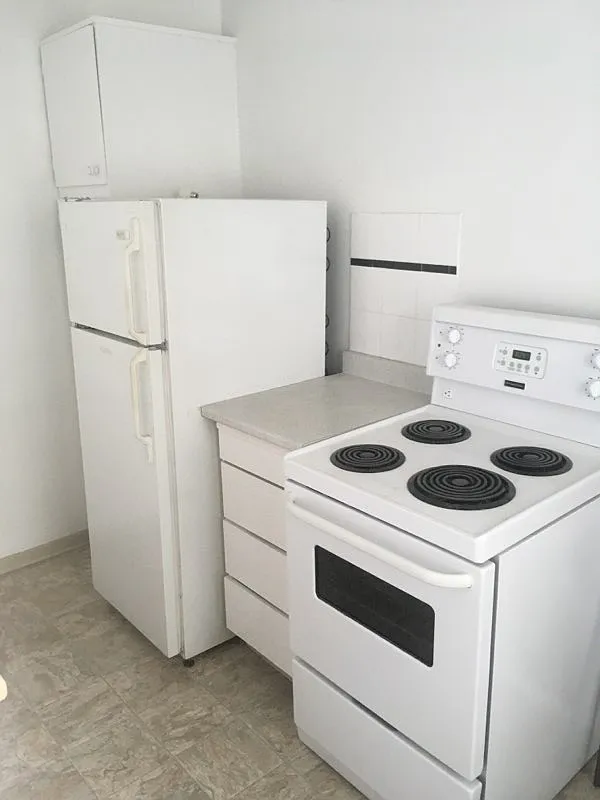 1585 West 13th Avenue Vancouver — Photo 4