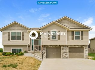 1400 N 9th St E, Louisburg, KS 66053