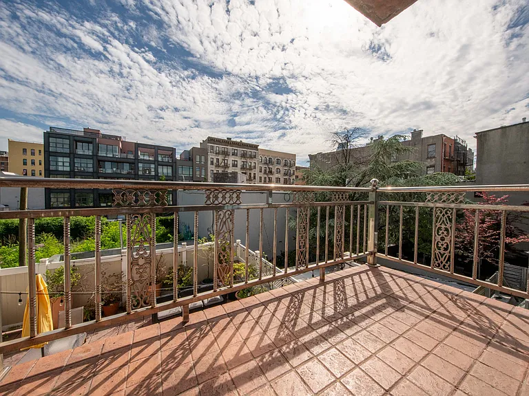 208 Grand St #3B — Photo 9