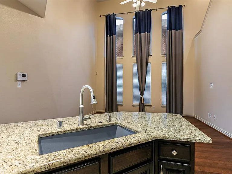 1475 Cambridge Dr — Photo 14