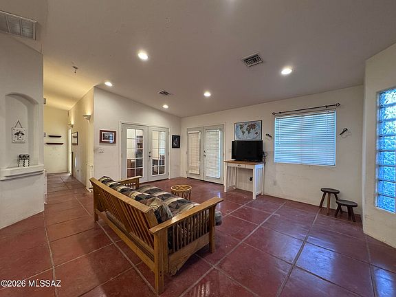 4th image of 1821 N Westridge Ave