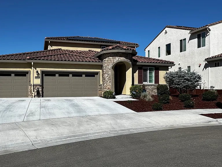 665 Appaloosa Way — Photo 1