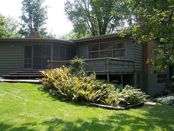 Large deck off screened porch.
