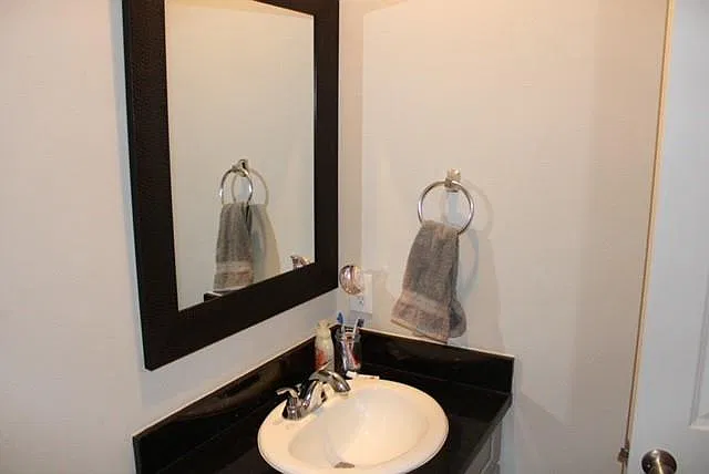 3 bed, 2.5 bath, 1915 sqft, $1,700 — Photo 4