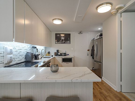 4th image of 405 N Wabash Ave Unit 1212