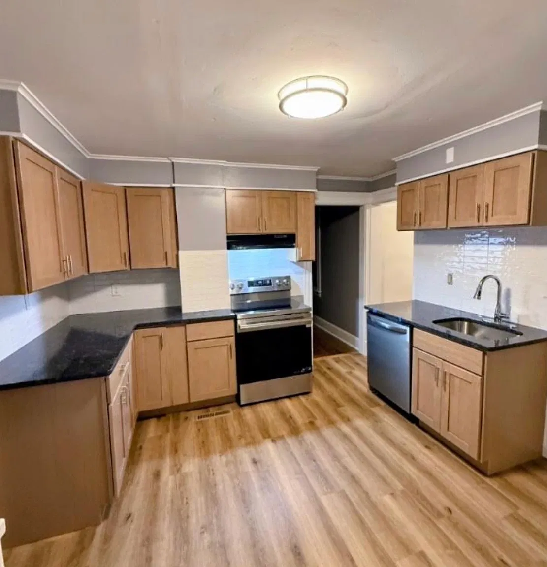 3 bed, 1297 sqft, $2,600 — Photo 2