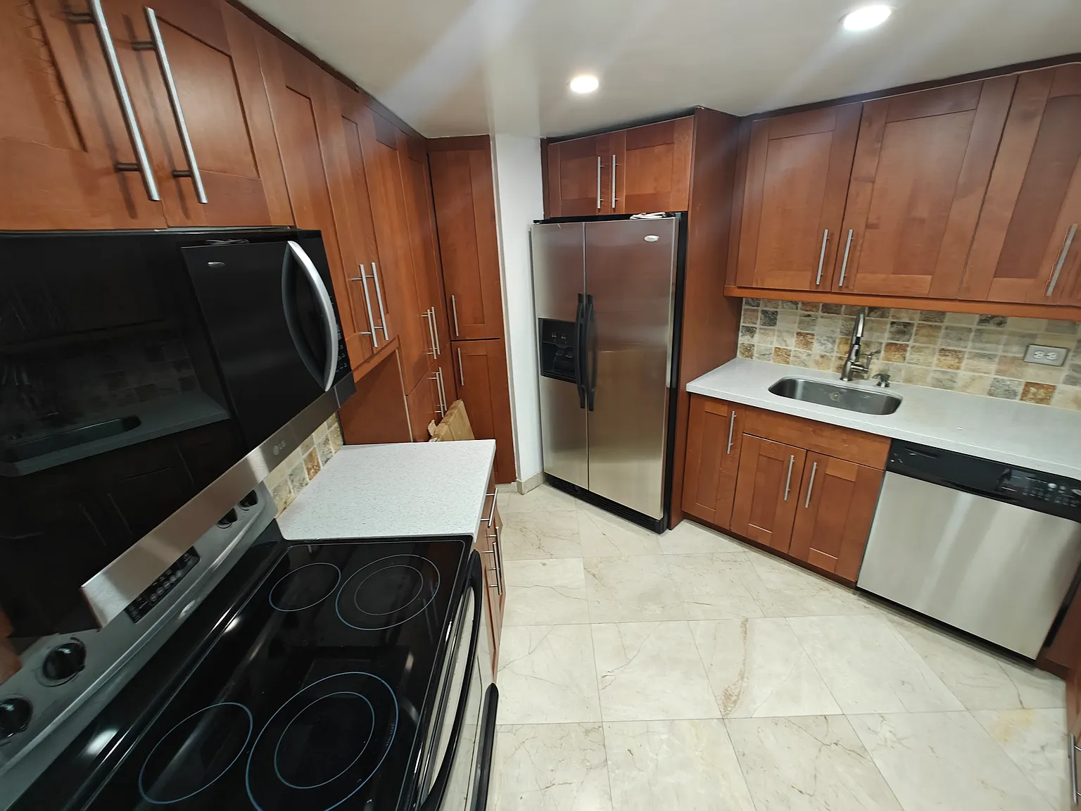 2 bed, 990 sqft, $3,200 — Photo 2