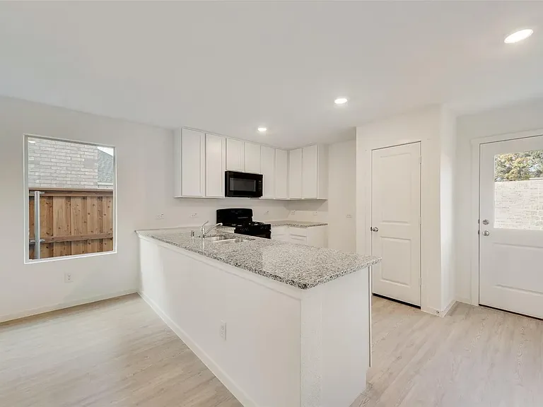 233 Ashbrook St — Photo 5