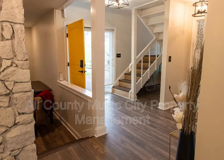 129 Hermitage Woods Dr — Photo 5